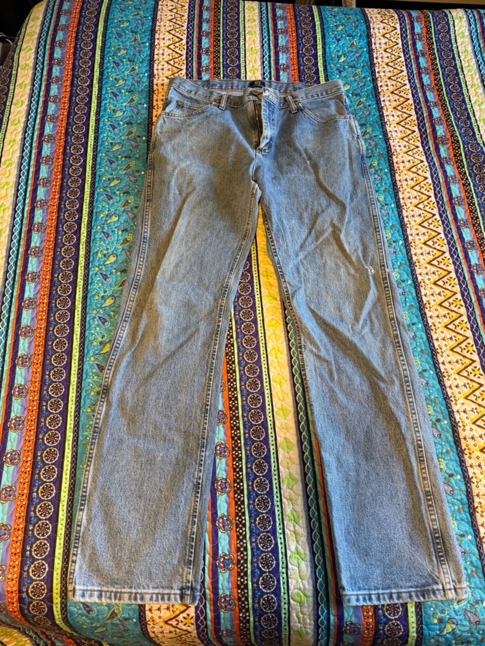 Men's Wrangler Straight-Leg Jeans